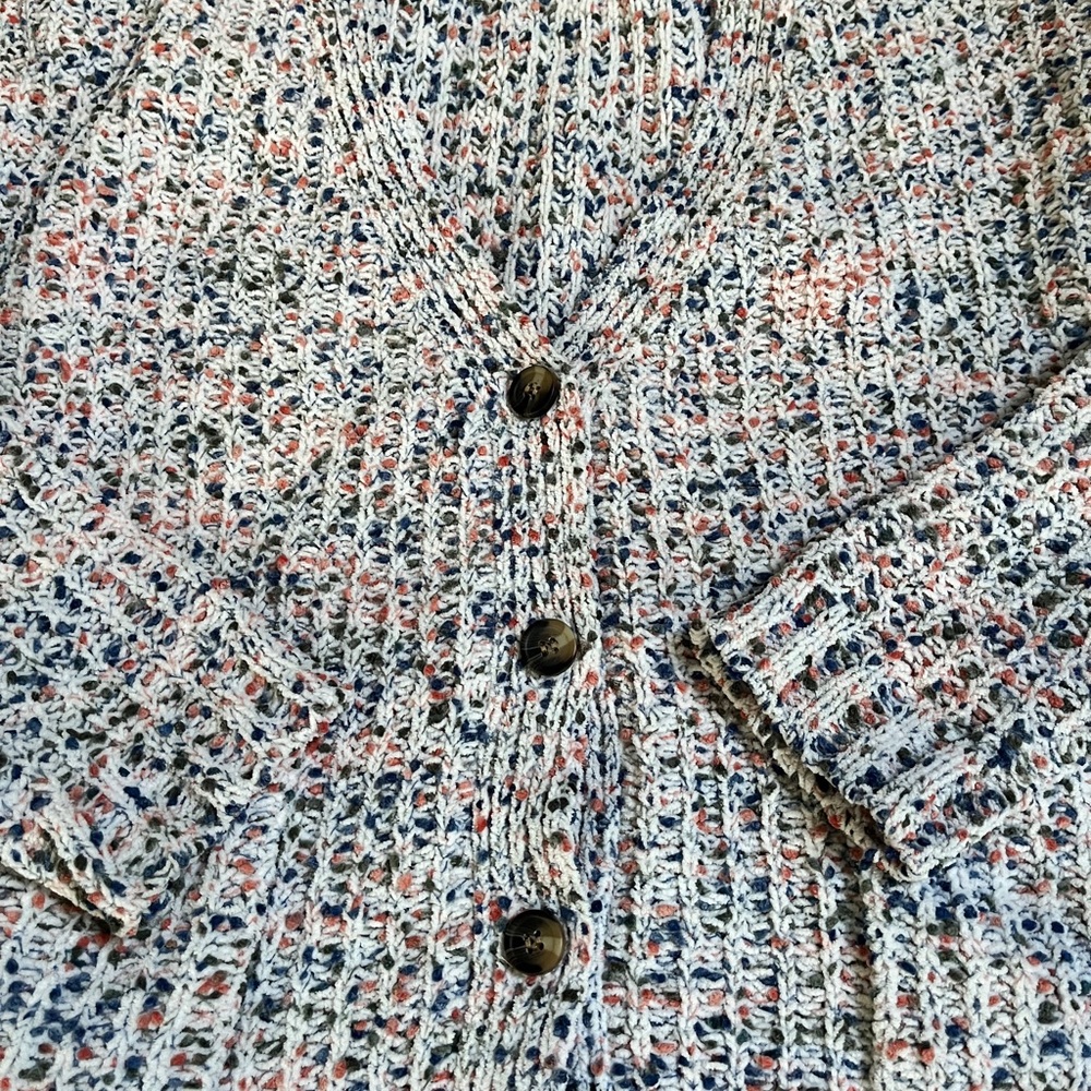 Multicolor Button-Up Oversized Cropped Cardigan - Picture 2 of 5